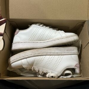 Women adidas sneaker